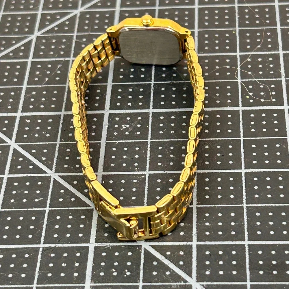 Seiko Quartz Ladies Watch Gold Tone Octagonal Black Dial V400-5608 Vintage‎
